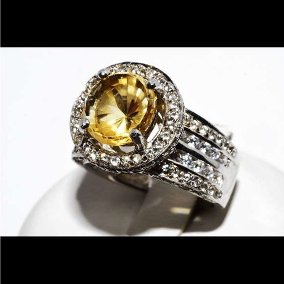 925 Silver 4.10CT Yellow Citrine & Topaz Ring. Size 6.25
